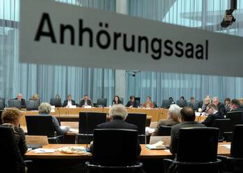 Debatte über Wartezeiten und Rationierung