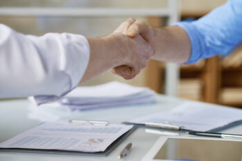 Verwaltungsdirektor Henrik Fischer ins Amt berufen