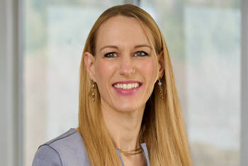 Franziska van Hall ist Ärztliche Direktorin der Curamed Kliniken