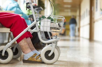 Dauerthema Personalmangel. Zahlen der Regierung zeigen: Der Personalanstieg hält nicht Schritt mit der steigenden Zahl Pflegebedürftiger. Nicht das einzige Problem.