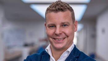 Nach 30 Jahren an der Spitze der Waldburg-Zeil Kliniken scheidet Ellio Schneider aus der Geschäftsführung aus. Mit Quirin Schlott übernimmt ein langjähriger Manager aus den eigenen Reihen.