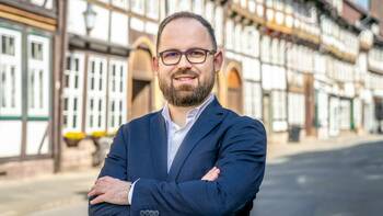 Helios: Tim Wozniak übernimmt zwei Häuser