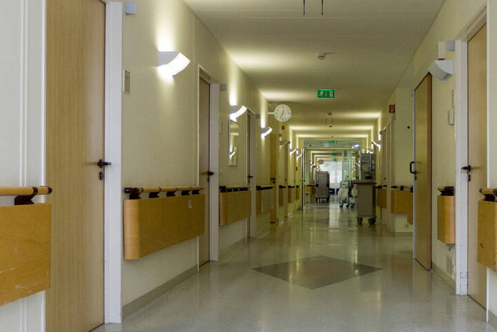 Das Krankenhaus Boppard schließt die Chirurgie sowie Notaufnahme und setzt künftig auf neue medizinische Schwerpunkte. Das Krankenhaus Boppard schließt die Chirurgie sowie Notaufnahme und setzt künftig auf neue medizinische Schwerpunkte.