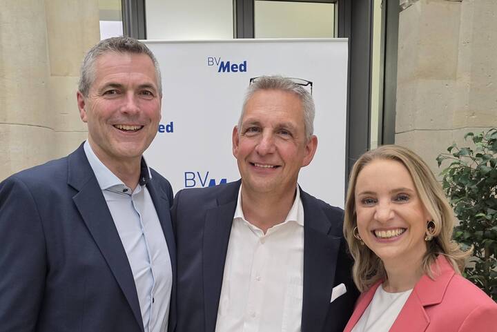 Mark Jalaß (Mitte) mit Stefan Geiselbrechtinger und Dorothee Stamm