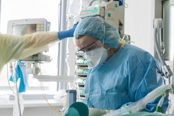 Unikliniken fordern Freihaltepauschalen, BMG bereitet Pflege-Impfpflicht vor