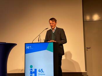 Lauterbach hat angekündigt, dass ein Vorschlag zur großen Krankenhausreform innerhalb der nächsten zwei Wochen auf dem Tisch liegen wird.