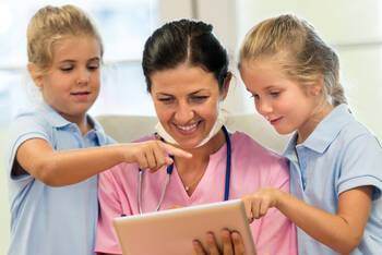 Kinderabteilungen: Zahl der Klinikbetten leicht zurückgegangen