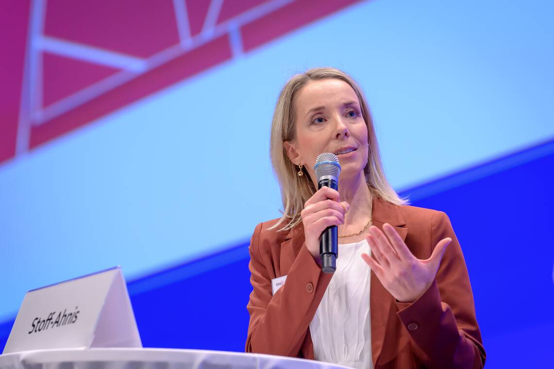 Stoff-Ahnis_Stefanie_2022_01.jpg