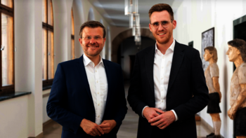 Verwaltungsratsvorsitzender Oberbürgermeister Marcus König und Tobias Ludwig, Vorstand Finanzen und Infrastruktur Klinikum Nürnberg (v. l.)