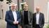 Von links: Thorsten Riehle, Sozialbürgermeister und Stiftungsratsvorsitzender des Katholischen Bürgerhospitals, Sven Keitel, neuer Geschäftsführer des Katholischen Bürgerhospitals, und Boris Jarmuty, der scheidende Geschäftsführer des Katholischen Bürgerhospitals.