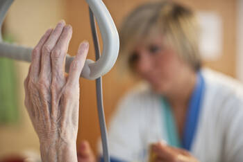 Ab heute mehr Gehalt in der Altenpflege