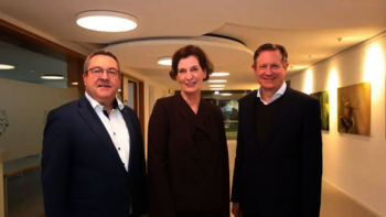 Der damalige Landrat Axel Lehmann (links) und Niklas Cruse, kaufmännischer Geschäftsführer des Klinikums Lippe, begrüßten Dorothee Bremerich als neue medizinische Geschäftsführerin des Klinikums Lippe.