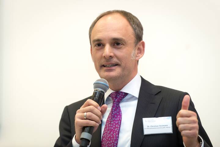 Curacon übernimmt die ZEB-Healthcare-Sparte
