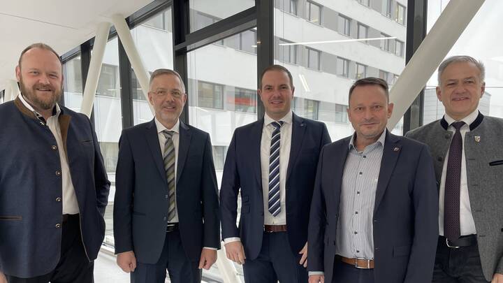 Vorstand Kliniken Nordoberpfalz: Ralph Junghans übernimmt von Michael Hoffmann 