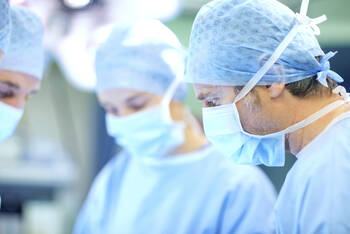 AOK: Deutliche Konzentration von komplexen operativen Eingriffen