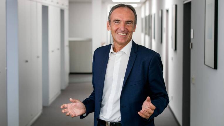 Ellio Schneider