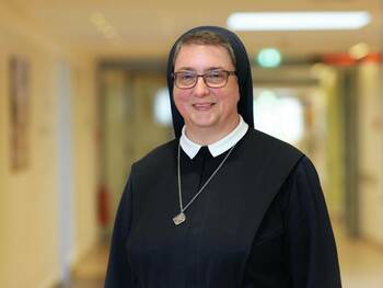 Schwester Katharina Mock, Generaloberin der Barmherzigen Schwestern vom hl. Vincenz von Paul zu Paderborn, über ihr erstes Einstellungsgespräch. 