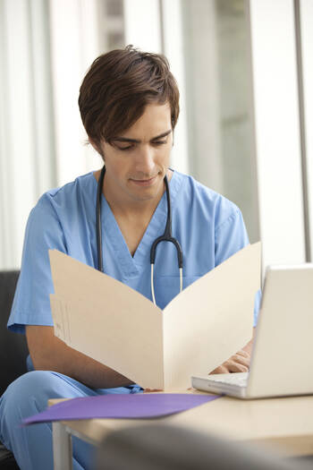 Aufwandsentschädigung im PJ: Hartmannbund sieht leicht positiven Trend