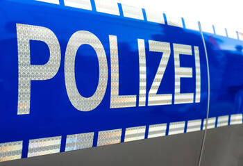 Im Raucherbereich eines Krankenhauses in Ellwangen greift ein Patient wie aus dem Nichts einen anderen Patienten an - wohl mit einem Messer. Das löst einen größeren Polizeieinsatz aus.