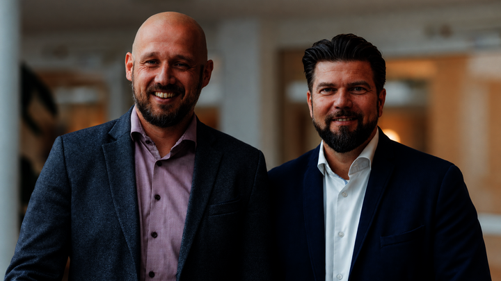 Tobias Spiske, Kaufmännischer Leiter des Helios Klinikum Pirna, mit Matthias Hirsekorn, Clustergeschäftsführer Helios Cluster Leipzig-Dresden