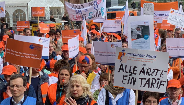 Rund 400 Krankenhaus-Ärzte legten Arbeit nieder