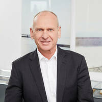 Prof. Linus Hofrichter