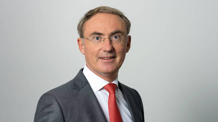 Prof. Dr. Christoph Straub Christoph Straub wird Ende des Jahres sein Amt als Vorstandsvorsitzender der Barmer abgeben. Den neuen Vorstand werden Simone Schwering und Uwe Repschläger bilden.