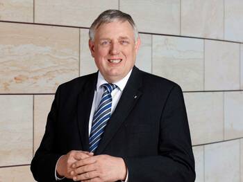 Laumann will Pflege im G-BA sehen