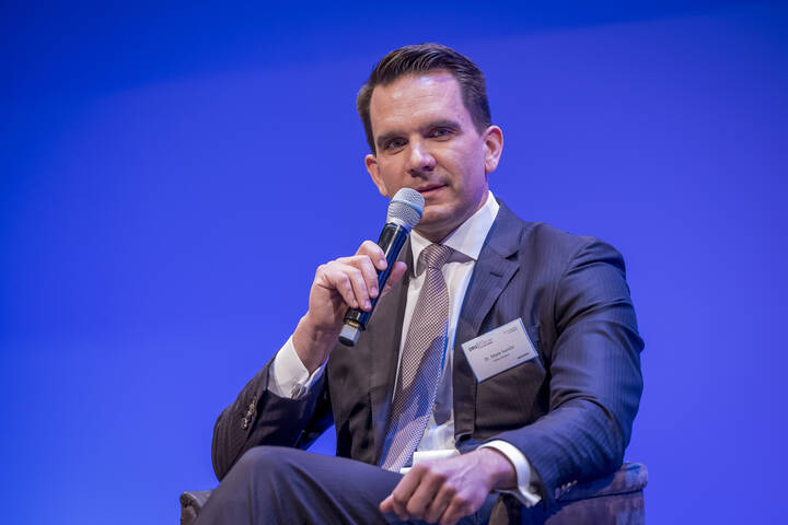 Mit klaren Worten nach oben Mit klaren Worten nach oben