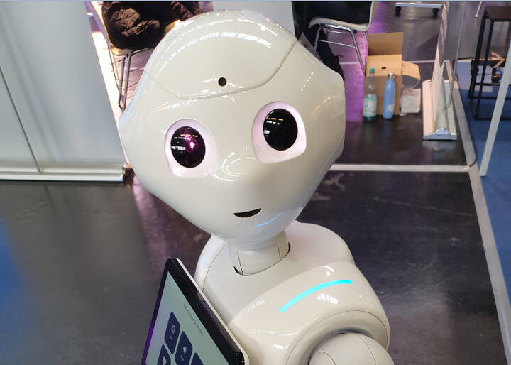 Pflegende fordern Integration von digitalen Assistenzsystemen