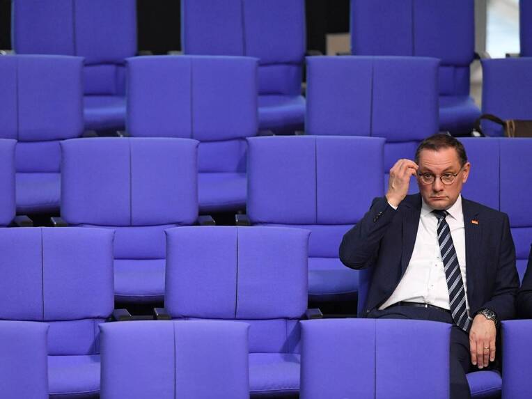 Nagelprobe gegen Rechtsaußen