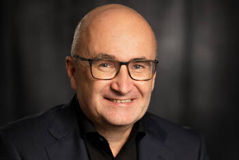 Bis mindestens 2032 soll Robert Wieland als Vorstand die Geschicke der Kreiskliniken Günzburg-Krumbach leiten. Der Verwaltungsrat des kommunalen Unternehmens hat die Zusammenarbeit vorzeitig um weitere fünf Jahre verlängert. 