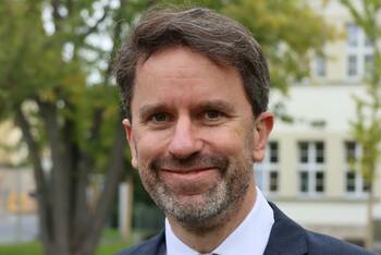 Rieger bleibt weitere fünf Jahre Kaufmännischer Direktor des Uniklinikums Würzburg