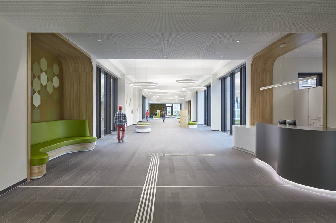 Psychiatrische_Klinik_Koenigshof_Eingang.jpg Psychiatrische_Klinik_Koenigshof_Eingang.jpg