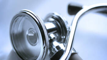 Ärztepräsident will Steuervorteile für aktive Mediziner im Rentenalter