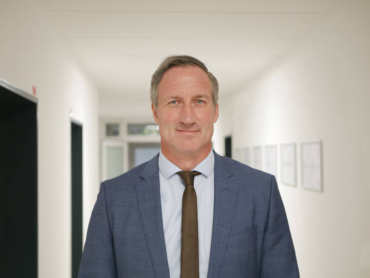 Dirk Balster soll Zentralklinikum an der Nordsee auf den Weg bringen