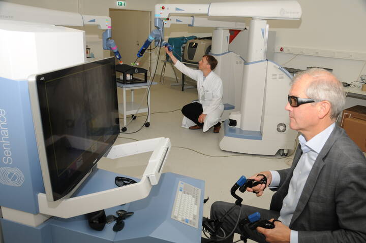 OP-Roboter für Kinderchirurgie des UKSH