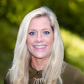 Frau Fischer freut sich...