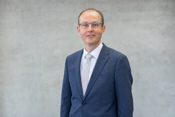 Axel Dismer übernimmt die Leitung der Kliniken Schmieder in Gailingen und verantwortet Strategie und Betrieb.