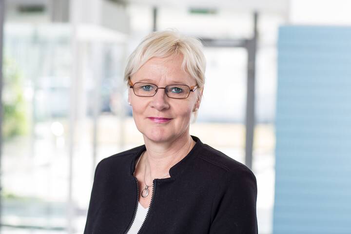 Zum Jahresende 2025 verabschiedet sich Helmut Schiffer als Pflegedirektor des Universitätsklinikums Freiburg in den Ruhestand. Seine Nachfolge tritt Stefanie Bieberstein an. 