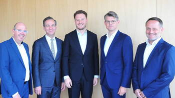 Frank Dünnwald (GF St. Elisabeth-Krankenhaus Köln-Hohenlind), Stephan Prinz (JG-Vorstand), Tim Schilling (Hauptgeschäftsführer Krankenhäuser Köln-Kalk und Köln-Deutz), Martin Tölle (Sprecher JG-Vorstand) und Marcus Kirchmann (GF Ev. Krankenhaus Köln-Kalk) 