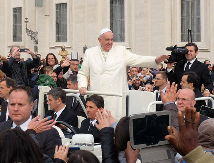Papst warnt vor Profitdenken in kirchlichen Kliniken