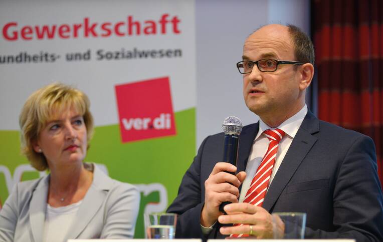 Debatte über Personalvorgaben