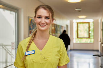 Die Bundesregierung hat zwei Pflegegesetze beschlossen - mit mehr Verantwortung für Pflegefachpersonen, einer einheitlichen Assistenzausbildung und spürbarer Entlastung im Berufsalltag.