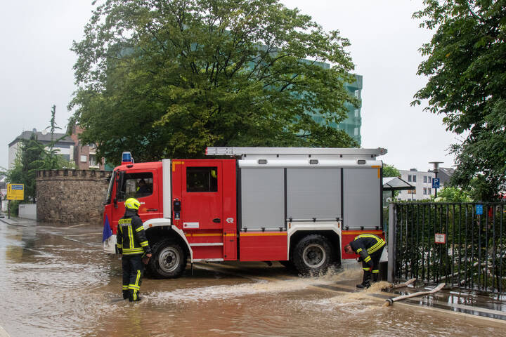 Hochwasser: Mehrere Kliniken evakuiert