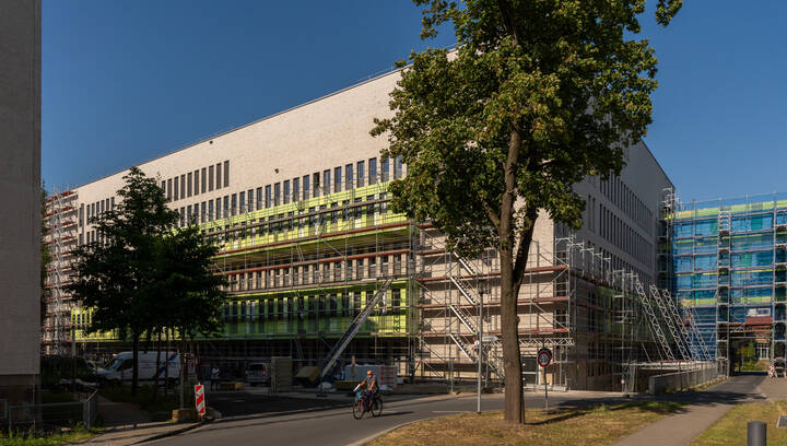 Neubau mit frischen Perspektiven Neubau mit frischen Perspektiven