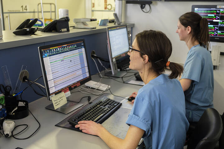 Knapp die Hälfte der Kliniken bildet Pflegekräfte aus