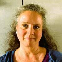 Dr. Adelheid Bezzel