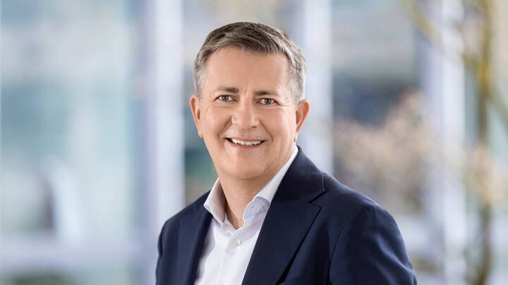 Thomas Lemke führt Sana Kliniken weitere fünf Jahre Thomas Lemke , Chief Executive Officer (CEO) der Sana Klinken AG