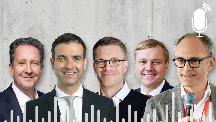 Klinikchefs zeigen, was 2027 auf Krankenhäuser zukommt: (von links) Sana-COO Jens Schick, Djordje Nikolic, Managing Director Accenture, Vivantes-CEO Johannes Danckert, Alexianer-Hauptgeschäftsführer Christian von Klitzing und Christian Heitmann, Leiter Geschäftsbereich Unternehmensberatung Curacon.